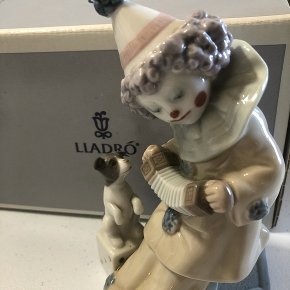 Vintage Lladro #5279 Clown with accordion - Picture 2 of 4